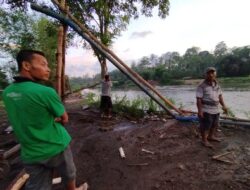 Puluhan Warga Tolak Tambang Pasir di Ilegal di Wilayah Hukum Polres Blitar Kota.